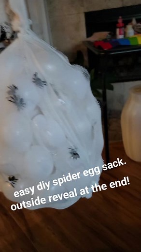 quick and easy spider egg sacks! #Halloween #spiders #diy #Halloweendecor #Halloweendiy #spiderdecor #fyp
