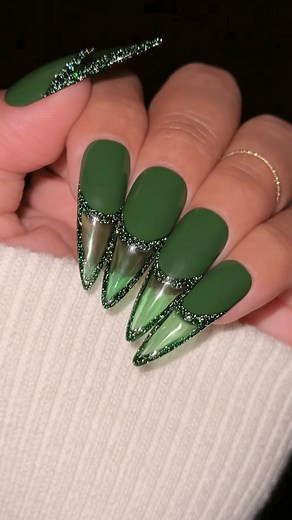 POV: You found the easiest sparkle green nails for Fall! 🍁✨💚 Comment “SPARKLE” for the 🔗 to everything you need to recreate this look! Save & share for autumn nail inspo! Using @daily_charme: 💚 T07 Abs*nthe 🌲 702 Lost Forest ✨ H95 Twilight Zone 🖌️ 12 Art Liner Nail Art Brush 💎 Diamond Shine Top Coat 💅 Long Stiletto Clear Extension Tips #fallnails #greennails #holosparklenails #autumnnails #nailinspo #fallnailtrends #easynails #nailideas #glitternails #nailsoftheday #tintedglassnails #spa