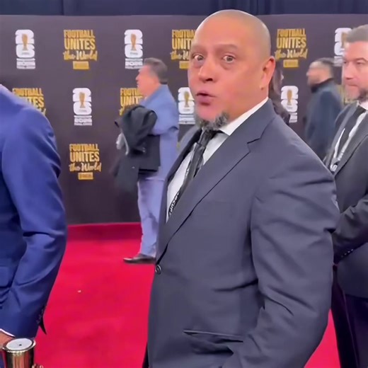 Roberto Carlos: Masterful Football Skills and Dribbles