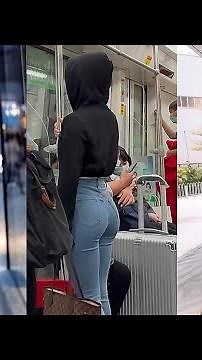 Beautiful&Sexy Girls in Tight Jeans [Part 3]