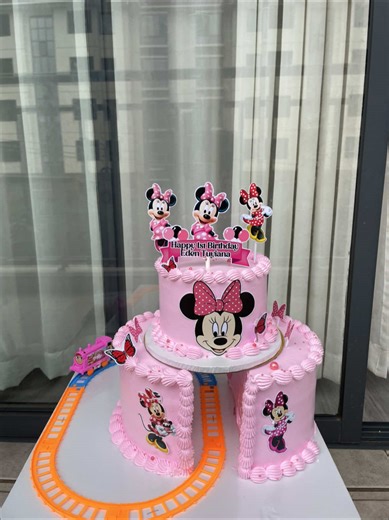 Minnie Mouse Train Cake: A Sweet Celebration