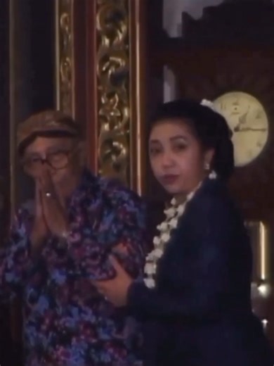 Gusti Moeng Terima Penghargaan untuk Ayahanda