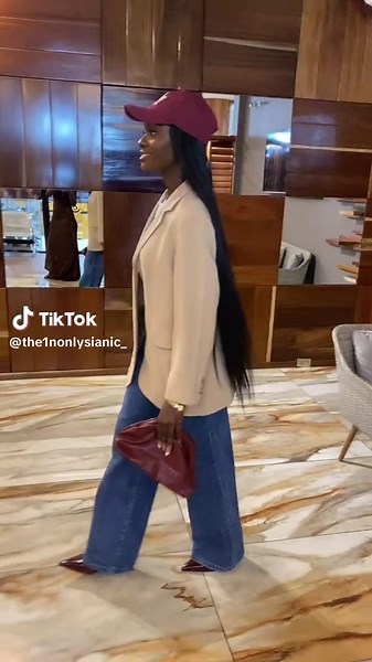 Cheers to the new age!🥂🥹🤍🥳 #bosslady #birthdaygirl #viraltiktok #forypupage #fypシ゚