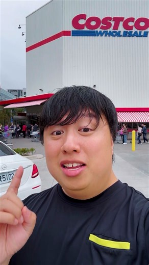 Trying Costco Food Court in Taiwan for a Food Review! How does it taste? #costco #fastfood #fastfoodreview #mukbang #mukbangeatingshow #foodreview #foodcritic #waynedang | Wayne Dang