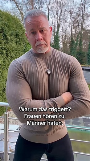 FRANK – F7 CODE on Instagram: "Empfohlene Hauptversion: Gestern haben mir mehrere Frauen geschrieben, warum sie mir folgen. Nicht wegen Muskeln. Nicht wegen Show. Sondern weil ich Dinge ausspreche, die sie fühlen – aber selten von Männern hören. Respekt. Klarheit. Verantwortung. Haltung. Das ist keine Anbiederung. Das ist Führung. Wer damit ein Problem hat, sollte sich fragen warum. Link im Profil. Hashtags: #Respekt #Männlichkeit #Beziehungskompetenz #Charakter #Werte RealTalk Führung Mindset T