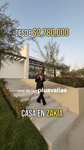 🏡 Casa en Venta en Zákia 📍 Ubicación: Zákia, Querétaro Moderno 💲 ¡Puede ser tuya desde $2,780,000! ¿Cansado de que el tráfico dicte tu vida? ⏰ Todos sabemos que una gran casa sin una gran ubicación es solo... una casa. ¡Esta es tu solución! Una residencia en Querétaro Moderno diseñada para que tu vida, sencillamente, fluya. Detalles de la Vivienda: ✨ 122m² de construcción ✨ 2 niveles 🛏️ Recámara completa en Planta Baja 🛏️ Dos recámaras en Planta Alta: Cada una con vestidor y baño completo ✨