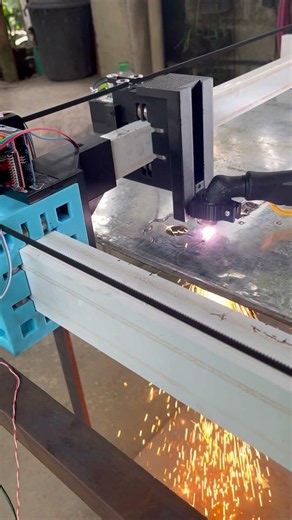 Diy cnc plasma cutter / running / pilot arc #diy #3dprinting #cncmill #cncplasma #plasmacut