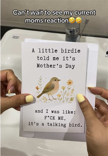 Making your mom laugh is easy 😅😅 #momtok #giftformom #mothersday #funnymom #viral