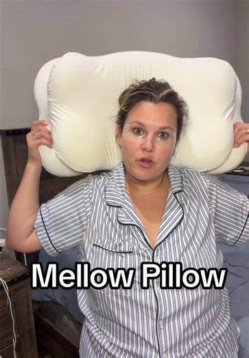 The GOAT 🐐 of pillows!! I’ve been sleeping SO good lately. Melah already tried to steal it from me… guess I’m ordering her one too 🤣 #mellow #pillow #comfortable #cooling #sleep