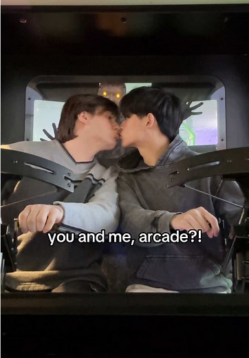 Arcade Date Ideas for Couples | Fun and Romantic Arcade Date Kiss