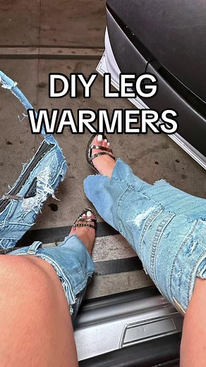 This is exactly how I made my denim leg warmers from a thrifted pair of jeans for only $7 #diylegwarmer #denimlegwarmers #diydenimlegwarmers #diyy2k #y2koutfits #y2klegwarmers #diydenim #early2000soutfits