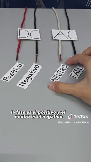 ¿Quieres aprender sobre electricidad de una manera divertida y sencilla? En este video te enseñaré las diferencias entre corriente alterna y corriente continua. ¡Acompáñame y descubre cómo funciona la energía que usamos a diario! #tiktokeducativo #CorrienteAlterna #CorrienteContinua #AprenderEsDivertido #Motivación #yzxcba #crgzf #foryoupage #electricidad #electricity #ingenieria #ingenieriaelectrica #electricista #aprendeelectricidad #cursodeelectricidad