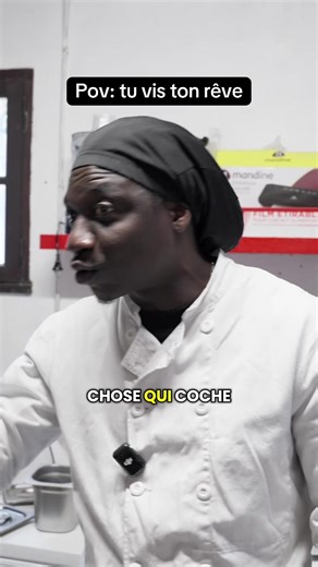 Food truck sénégalais à Toulouse : une histoire de passion 🇸🇳🚚 Chez Kezako Foodtruck, tout part d’une envie simple : cuisiner, partager et faire découvrir la cuisine sénégalaise. Chaque service, chaque plat, chaque détail vient de cette passion : proposer une street-food africaine authentique à Toulouse, faite maison, avec des recettes traditionnelles et une vraie identité. Si tu cherches un food truck à Toulouse qui a une histoire, une âme et une cuisine qui fait voyager, tu es au bon endroi