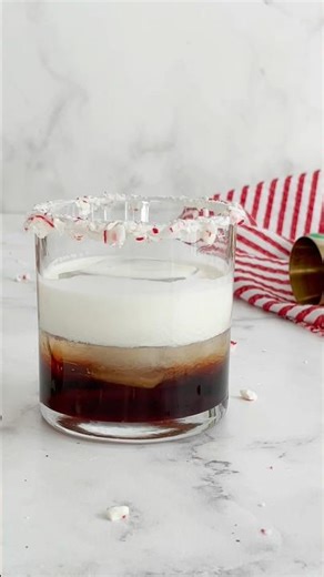 Peppermint White Russian #holidayvibes #peppermint #cocktails #holidaydrinks #whiterussian