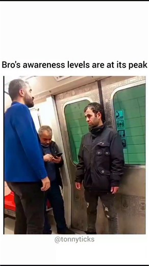 tonnyticks on Instagram: "Bro's awareness levels are at its peak 👏😎 तुम जानते हो? जापान अब “चलते कदमों” से बिजली बना रहा है! जापान में अब ऐसी(Piezoelectric) टाइलें लगाई जा रही हैं, जो तुम्हारे हर कदम से पैदा होने वाली ऊर्जा को बिजली में बदल देती हैं! जब लोग इन टाइलों पर चलते हैं, तो उनका वजन और हलचल टाइलों पर दबाव डालता है, जिससे टाइल हल्के से झुकती है और मैकेनिकल स्ट्रेस पैदा होता है। टाइल के अंदर मौजूद खास पदार्थ इस दबाव को इलेक्ट्रिक चार्ज में बदल देते हैं। हर कदम से थोड़ी-थोड़ी बिजली बनती