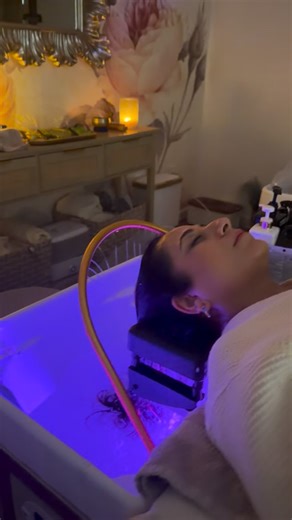 𝗩𝗮𝗶𝘀𝗵𝗮𝗹𝗶 || Boston Blogger on Instagram: "Water sounds, slow hands, deep calm 💭 🤍🩶. I recently tried the new Head Spa treatment at @jhellenhouseofbeauty in Wellesley, MA and discovered the softest reset for the scalp & hair. Inspired by the centuries-old Japanese Head Spa practice, the treatment focuses on scalp detoxification, relaxation, and hair follicle stimulation. Through gentle cleansing, warm water therapy, aromatherapy oils, and soothing massage, it helps release tension whil