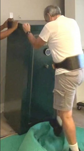 How to load a Liberty safe and a Redhead safe into 2 separate PODS containers #gunsafemovingcompany