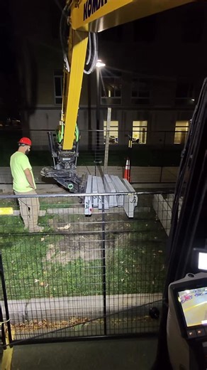 LMA Services | Excavator taking the place of a Skidsteer on site. One less machine to mobilize is a huge plus when working in the city. Steelwrist makes... | Instagram