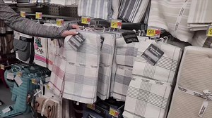 17K views · 350 reactions | How to make a towel cake, perfect for housewarming gifts! It's easy to do, making it a hit for DIY enthusiasts. #DIYGift #HousewarmingIdeas #CraftingFun | Sara Homedecor | Facebook