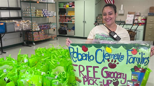Corporate partners like Wawa and the Wawa Foundation play a vital role in the fight against hunger. For 12 years, Wawa has supported Central Florida neighbors facing hunger through generous donations and impactful programs. 🍏 Wawa partnered with Second Harvest to surprise dozens of neighbors at a mobile food distribution in Kissimmee this week. In addition to loading fresh produce and boxes of food into people’s vehicles, volunteers with Clarita's House Outreach Ministry Inc. randomly handed ou