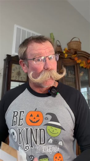 So excited to show you the new @rodemic wireless micro microphone camera kit. #rode “The Wireless Micro is the ultimate pocket-sized solution for capturing pristine audio with your smartphone or camera. With the option of cable-free smartphone connectivity or universal camera compatibility, it features two clip-on transmitters with in-built microphones, so you can get recording in seconds. Intelligent GainAssist technology will ensures your audio is perfect in any environment and with up to 21 h