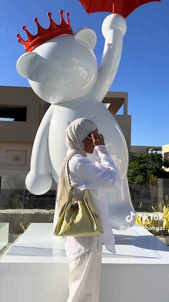 ‏I’ve been waiting her for a long time 💛🌼 @ChanelOfficial