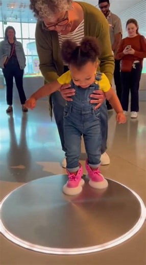 Grandma Watches Her Grandson Get AI-Printed Shoes in Real Time 👵✨