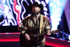 A Worship Leader’s 4-Chair Turn “Shook Up the World” & Made Reba Do Full Pushups