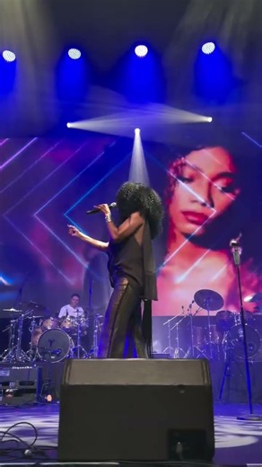 Karyn White, 60, Performs “Superwoman” Live at BAKWENA Jazz Experience 👑🎤