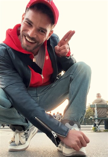 Pizza Delivery Boy Outfit Ideas for Parisian Style