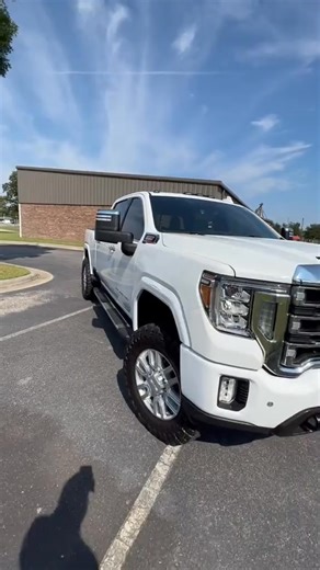 🚦 STOP! Are you looking for a deal on your next ride? Before you buy NEW, consider this👇 💔 If you've ever experienced the heartbreak of seeing your new car lose its value faster than you can say "depreciation" I have great news for you. This is a painful truth for many new car buyers. 😢 But what if we told you there's a way to skip the heartache and still snag a quality, reliable ride that doesnt break the bank either? 🤝 Lease returns from 2020-2023 are constantly being sent back to dealers