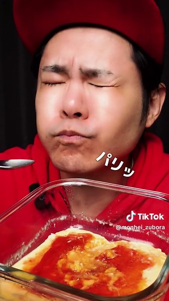 【SNS話題】スーパーカップアレンジ３選がヤバい🍨 ★レシピを参考にさせて頂いた方々 ※詳しいレシピは皆さんの SNSをぜひご覧ください！ ①スーパーカップクリームブリュレ @アレンジやさん ②スーパーカップ抹茶わらび餅 株式会社明治（公式HPより） ③納豆でトルコ風スーパーカップ @Tastemade Japan #スーパーカップアレンジ #アイスアレンジ #スーパーカップ納豆 #わらび餅 #簡単アレンジ