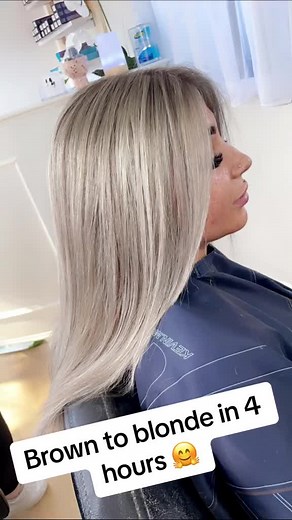 ✨Dark to blonde in just under four hours 🫶🏼✨😱 #brown #blonde #blondhair #haircare#homesalon #browntoblonde #homesalonsaustralia #salonowner #beforeandafter #summerblonde #hairstylist #mernda #merndahairdresser #merndahomesalon #hair #wella #hilifttruecolour #hairlove #hairdreams #sunkissed #platinumblondehair #icyblonde #hairvideos #celebrityhair #hairtransformation #Licensetocreate #hairofInstagram