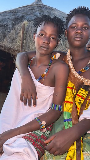 COME AND EXPLORE OMO VALLEY WITH OMO RIVER TOURS!! Hamer tribe Omo Valley, Ethiopia 🇪🇹 Hamer young girls of Ethiopia’s Omo Valley embody the natural beauty, pride, and cultural richness of their people. From an early age, they are raised within a close-knit community that values tradition, resilience, and connection to the land. Their daily lives are intertwined with family responsibilities, social rituals, and a deep respect for nature and cattle — the heart of Hamer culture. Visually, Hamer 