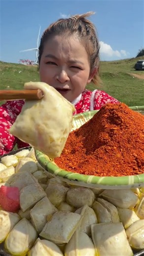Guizhou Bursting Tofu: A Rural Delicacy You Need to Try