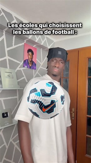 Les écoles qui choisissent les ballons de football 💀 #humour #shorts #pourtoi #france