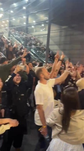 Whoever this busker was at Southern Cross station after the Oasis concert last night, you truly sparked something special. The crowd of thousands sang along with you, creating an unforgettable atmosphere #melbourne #australia | communityPete