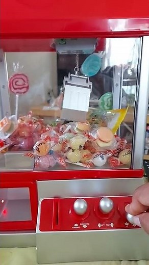 How to grab candies into grabber machine