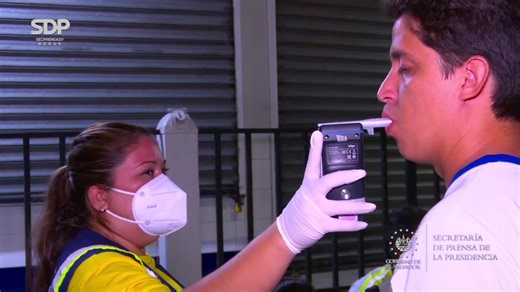 3.4K views · 118 reactions | #ControlesVMT | Esta madrugada se instaló un cerco antidopaje en una estratégica zona de San Salvador. En el lugar fue detenido Pedro Samuel Díaz Pérez, por el delito de conducción peligrosa. #SecretaríaDePrensa | Secretaría de Prensa, Presidencia de la República de El Salvador | Facebook