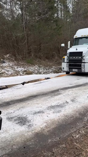 Jeeps Rescue Wheeler Stuck in the Snow # #rescue #snowmageddon #jeep #offroadrecovery #jeeplife | Griffi | Facebook
