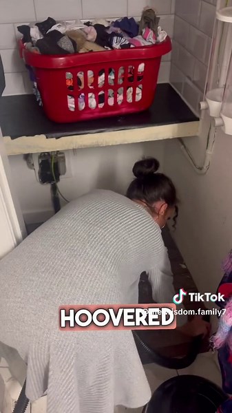 Efficient Laundry Sorting and Folding Guide