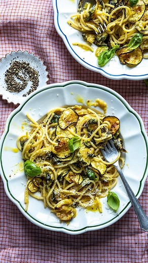 Donal on Instagram: "Stanley Tucci’s Courgette Pasta | In @stanleytucci autobiography, Taste: My Life Through Food, a standout recipe in the book is his Courgette Pasta, which fits perfectly into the category of easy weeknight pasta dinners. This simple yet elegant dish features thinly sliced courgettes sautéed in olive oil served with long pasta like spaghetti or linguine, and finished with freshly grated Parmesan and basil. It highlights the beauty of using fresh, simple ingredients particular