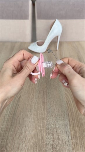 WHY didn’t I know that last year?! 😭Best parent hack I ever seen 👌🏻 #pacifier #christmasideas #elfontheshelf #parenting | Elena Lifehacker