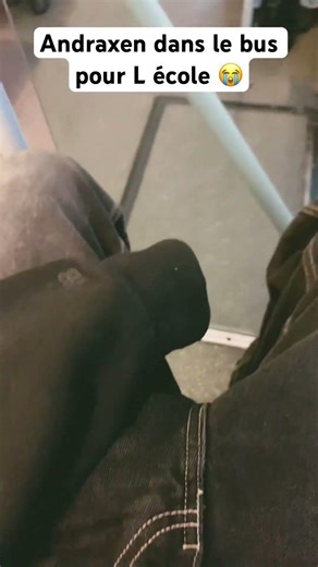 Dans le bus pour lécole