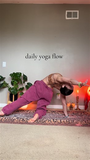 my favorite time of day is when i get to freely move and warm up my body 🌞🌟 #yoga #yogaflow #yogateacher