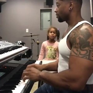 Repost by @chill3 🎹🎤 • • • Giving my baby girl the fundamental foundation that I didn’t get. She already has the ears. Technique is gonna allow her to sing and execute anything that she hears! 😉👌🏾 • • • #The4Korners #ItsAllGod #PlayWithPurpose #JourneyMusic #FindYouJourney #PortalOfGold | The 4 Korners
