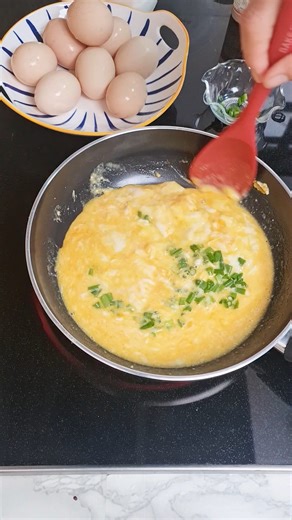 Easy Scrambled Egg, simple break#scrambled egg #scrambledegg #scrambledeggs #breakfast #breakfasttime #breakfastideas #breakfastclub #breakfastlover fast | Home Cooking with Somjit