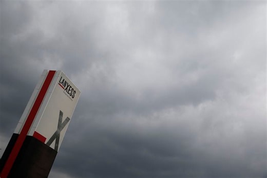 Lanxess Shares Plunge as Advent Backs Out of Envalior Stake Purchase