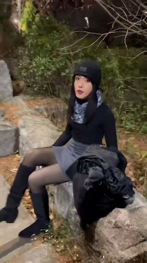 Outing in miniskirt CD