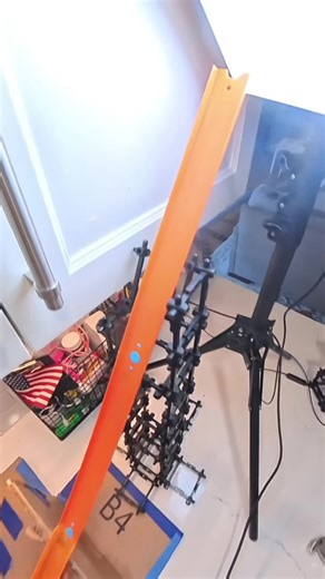 I had to roll it back and do another color shifter track with a little extra technical spin to it. I made so many big water messes in the kitchen in the process of making this video. #hotwheels #insta360X5 #colorshift #stuntdad #diecast